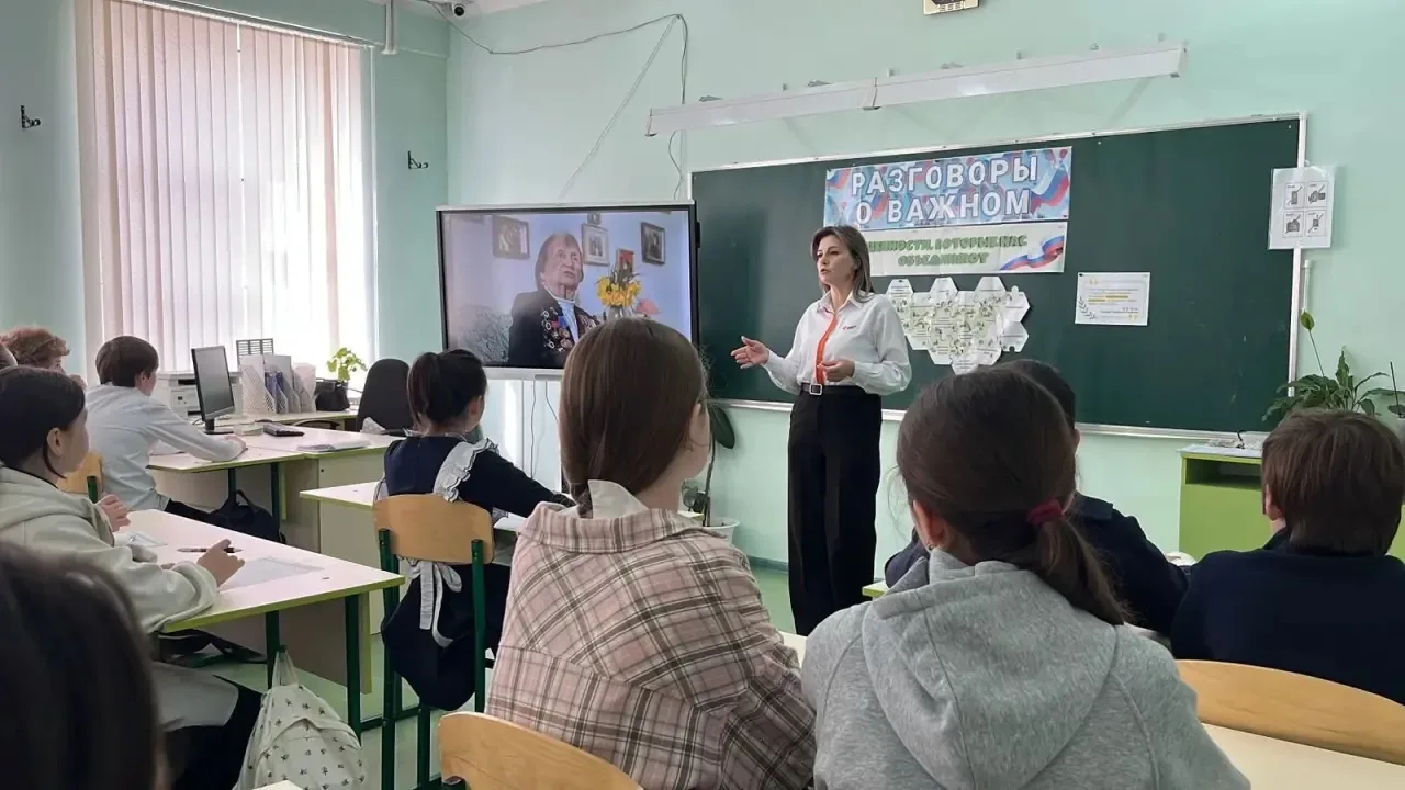 Сегодня в нашей гимназии состоялась традиционная еженедельная торжественная линейка. Уч...