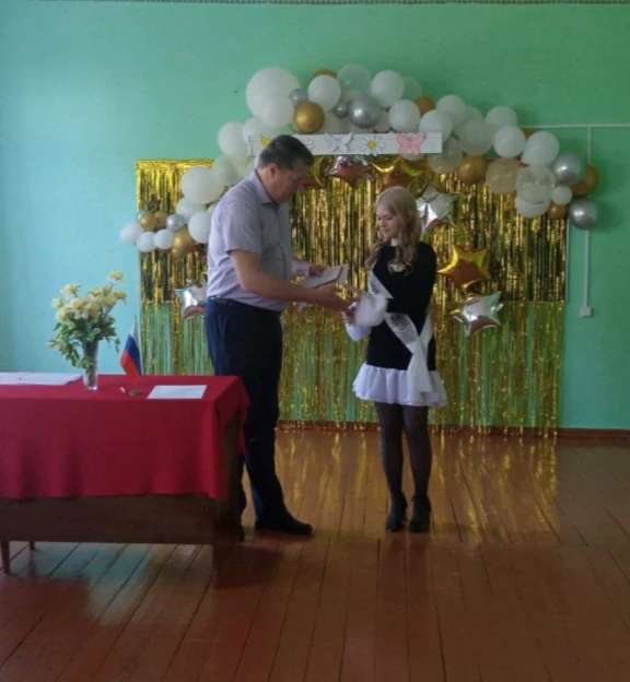 ✨Сегодня, 5 июня в МКОУ "Среднеольшанская СОШ" состоялось торжественное вручение аттест...