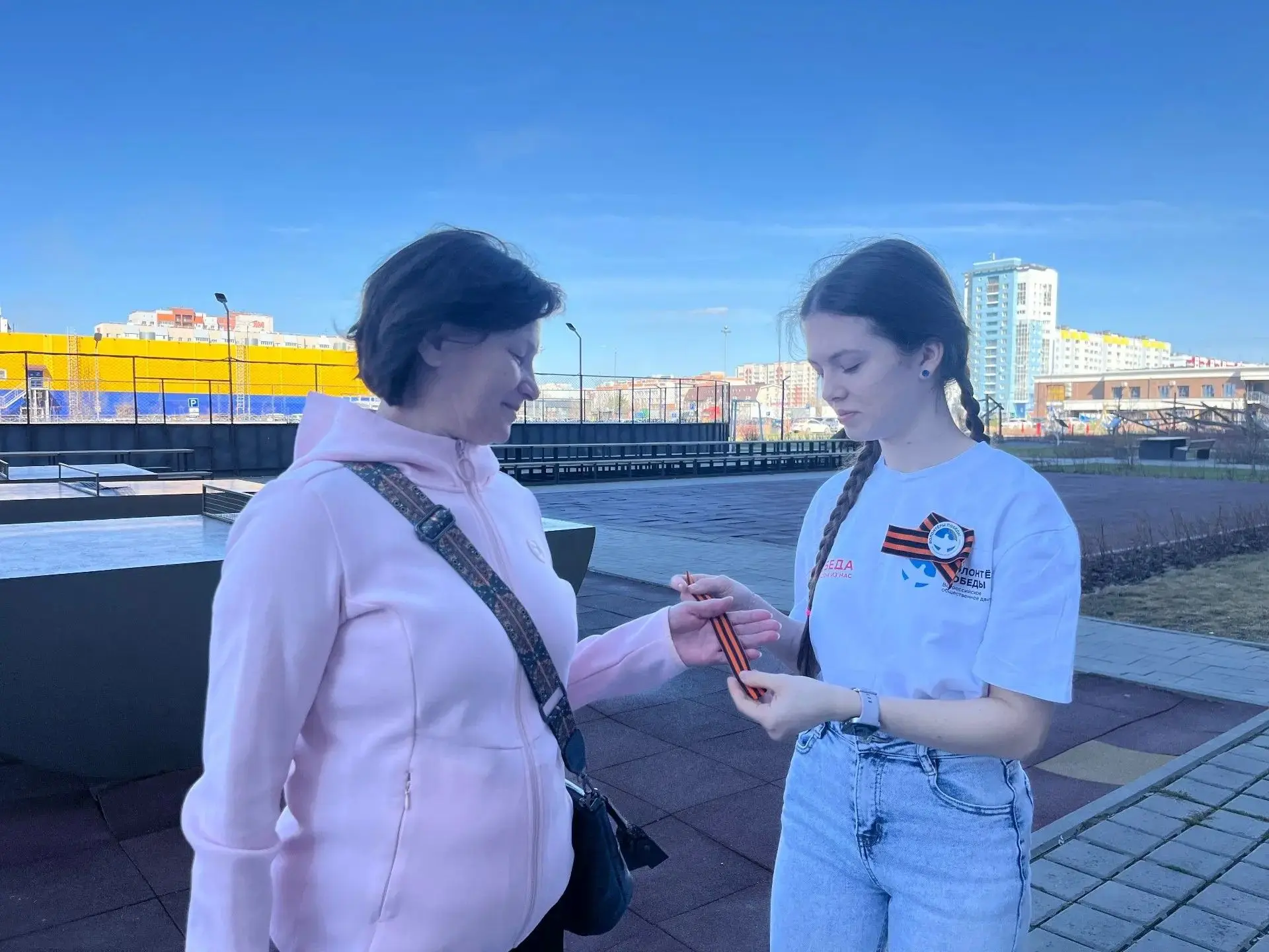#помним   🎗️ В одном строю с Победой   В нашей школе проходит акция «Георгиевская лента».   Для нас 