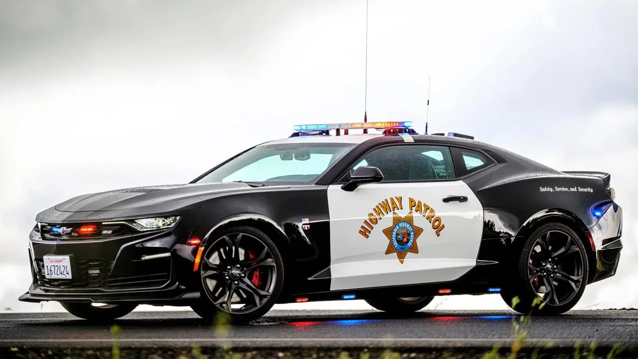 🚨👮‍♂️ Последний патрульный Chevrolet Camaro наконец вышел на службу спустя три года п...