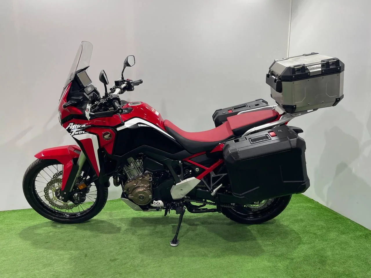 HONDA CRF1100L AFRICA TWIN D в наличии во Владивостоке  Характеристики:  - 2020 год - объем 1082 см3