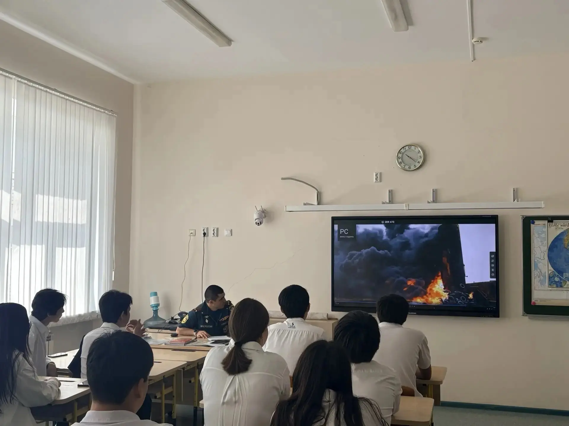 📢 В 10 «Б» прошел открытый урок мужества!