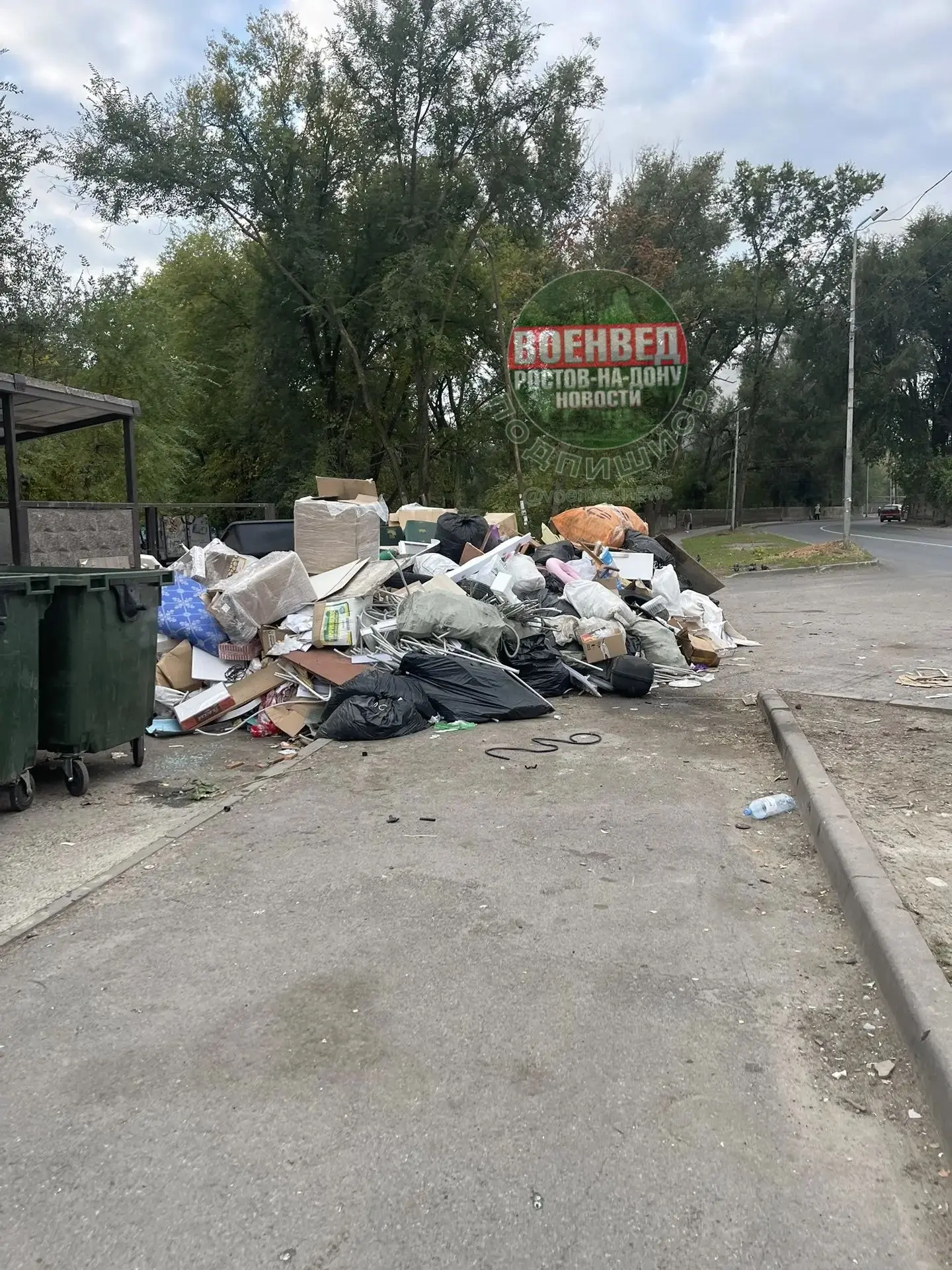Просим обратить внимание на мусорную площадку по Тимошенко.