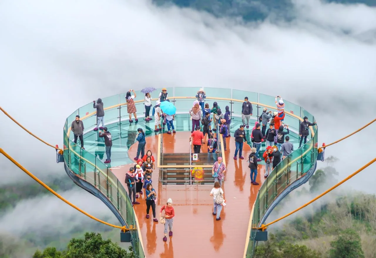 Skywalk Aiyerweng в Бетонге, Таиланд 🇹🇭  🔹 Skywalk Aiyerweng - смотровая площадка в провинции Яла на