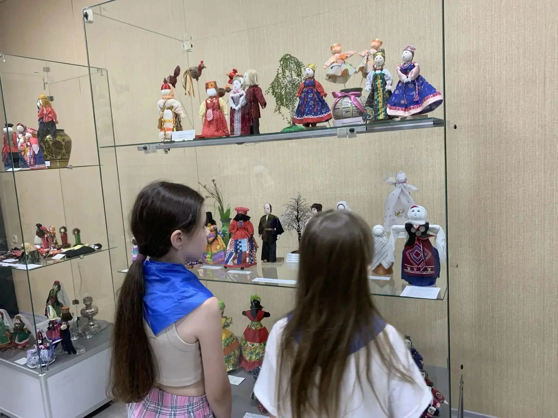 Отряды «Весельчаки» и «Смельчаки» сегодня отправились в удивительное путешествие — в мир текстильных