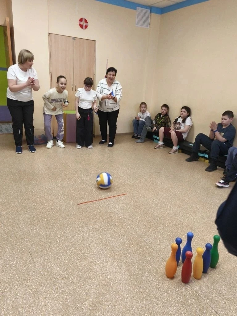 Фестиваль "ЛюдиКакЛюди" подарил детям "Веселое путешествие"  24 марта 2026 года в школе-интернате № 