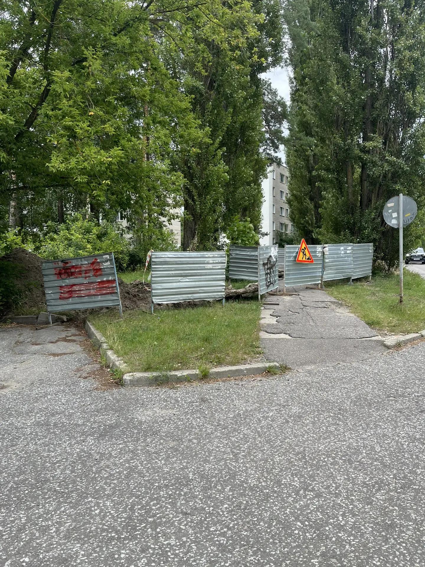 💭Приступили к устранению утечки в районе ул. Строителей, 10. Предварительно провели не...