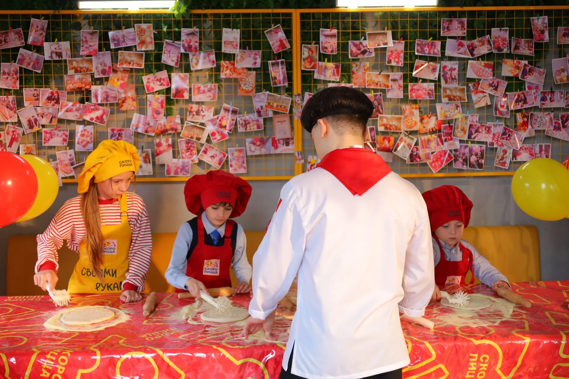 Маленькие шеф-повара, добро пожаловать!

 🧑‍🍳Детский мастер-класс по приготовлению пиццы — это:
Дл