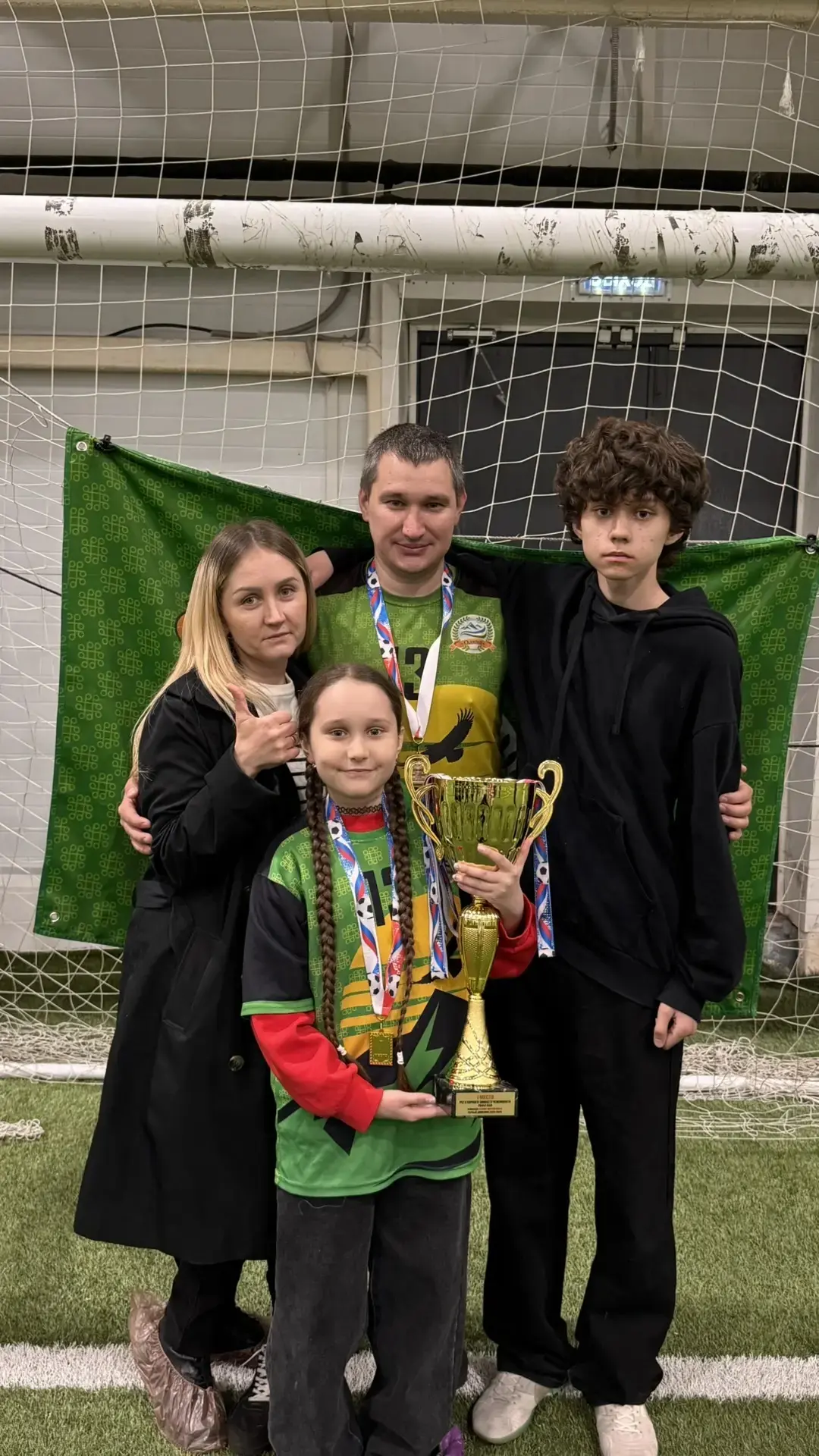 Уважаемые родители, игроки футбольной команды «Олимп-Михайловка»!  От лица Центра образования и от с