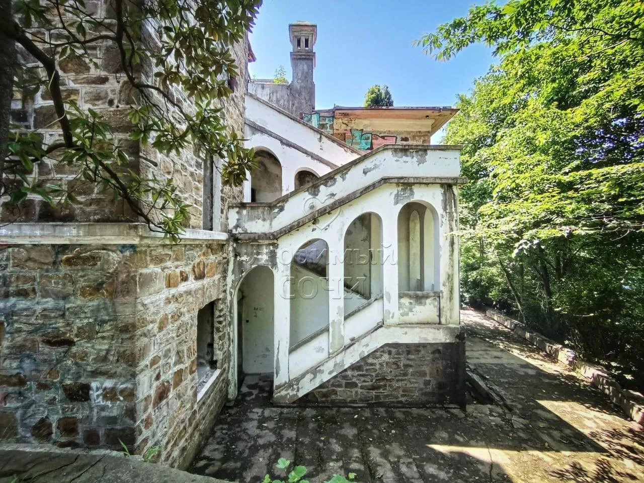 🏚️🌿 Дача Квитко — кусочек старой Европы на склоне Ахуна