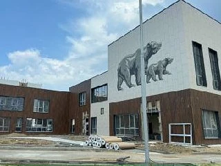 🏗 В 17 микрорайоне Нефтеюганска продолжается строительство коррекционной школы-интерната VIII вида.