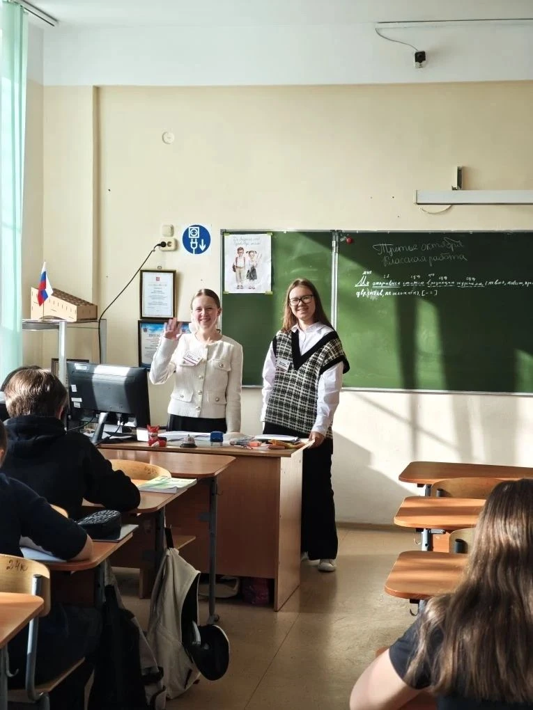 ❗️Всем привет❗️Мы - 10В класс.  Мы очень разные, но очень дружные. Мы активные и веселые. Любим теат