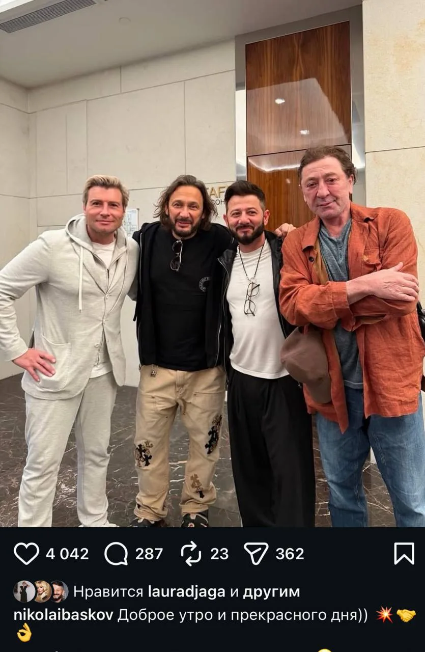 что-то пластики и фотошопа хватило на всех, кроме Григория Лепса. бедненький!