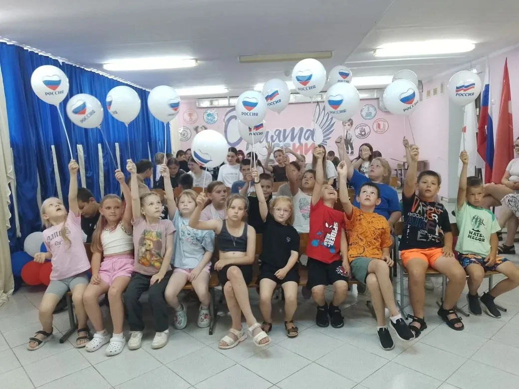 С Днем России! 🇷🇺
Сегодняшний день в нашем лагере был по-настоящему особенным! 🇷🇺

С самого утра
