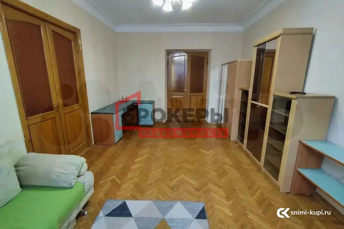 Квартира, 3-к, 70 м², 3 эт.