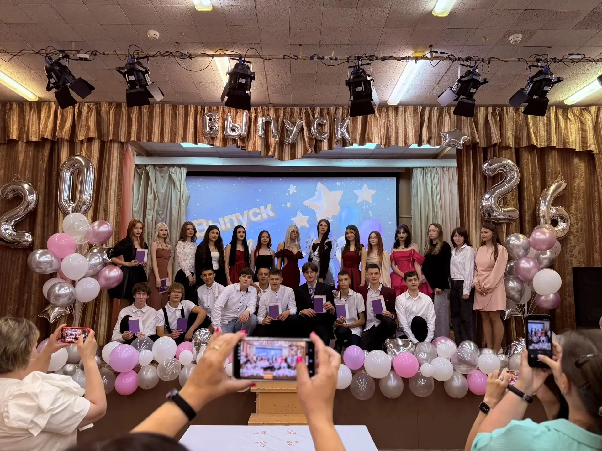 Торжественное вручение аттестатов выпускникам 9‑х классов! 🎉