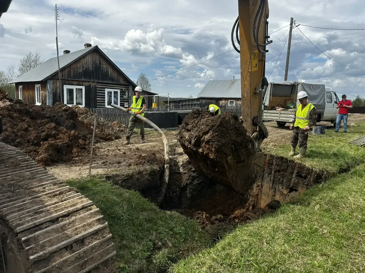 🛠️В поселке Нагорнский Губахинского округа ведутся работы по строительству наружного в...