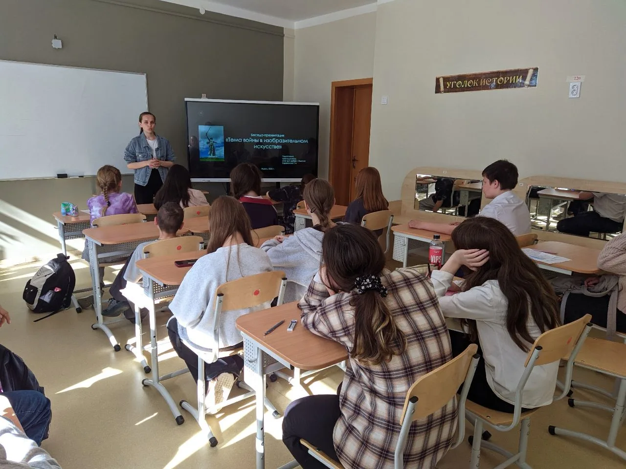 В преддверии Дня победы в Детской художественной школе города Ишима состоялась беседа «...