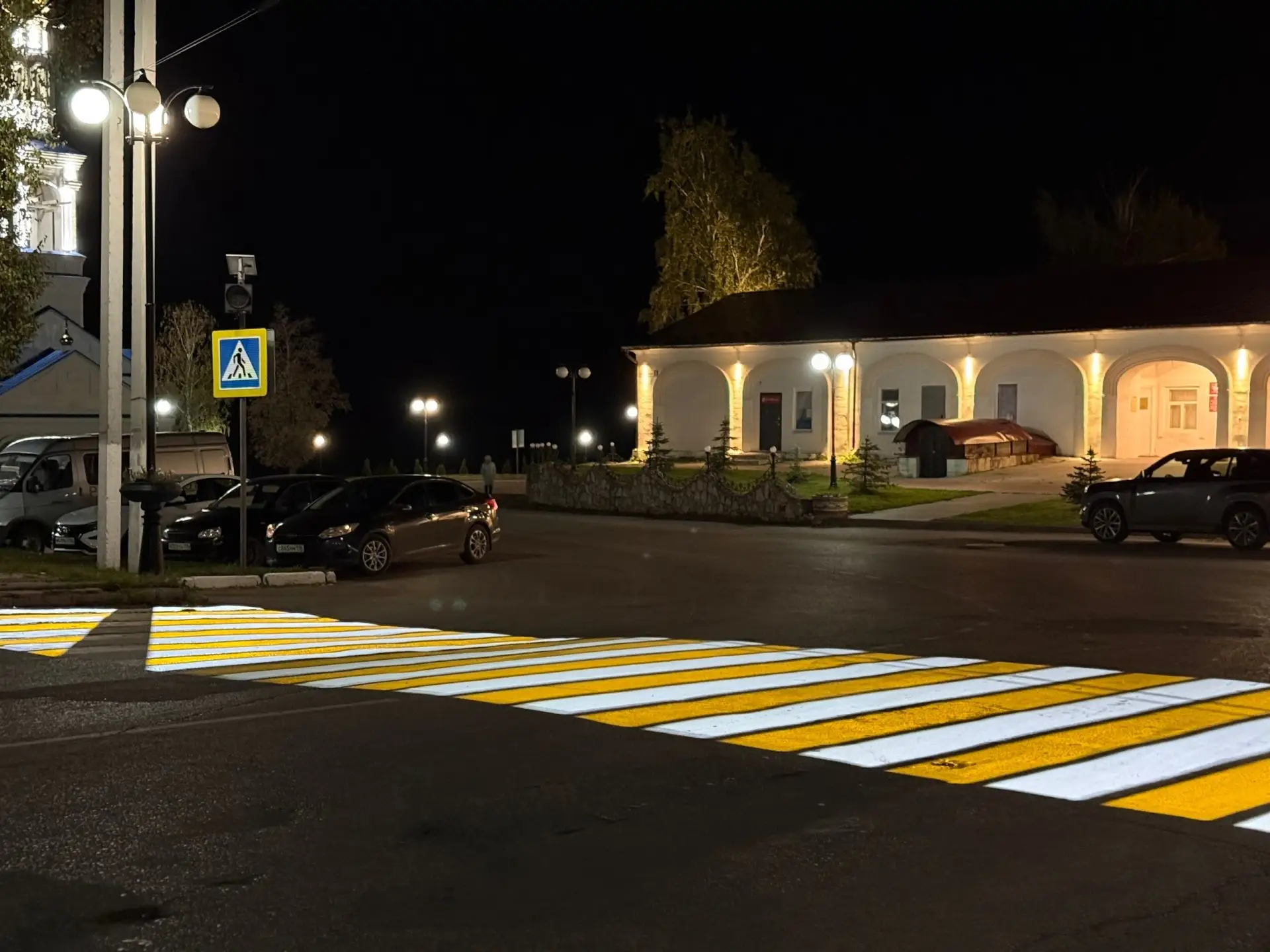 🚦 На улице Толстого в Мамадыше зебру теперь видно за 100 метров