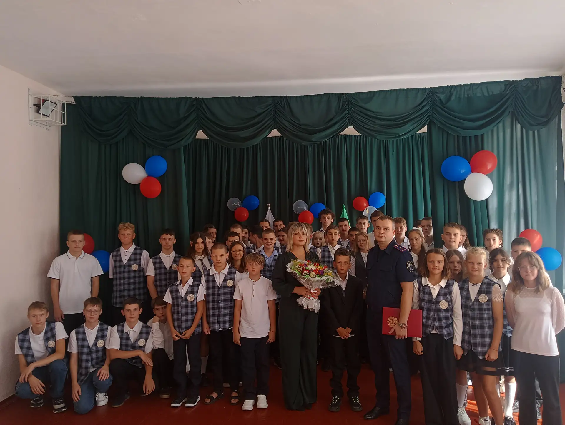 🎒📚📝 Сотрудники СУ СК России по Запорожской области приняли участие в торжественных л...