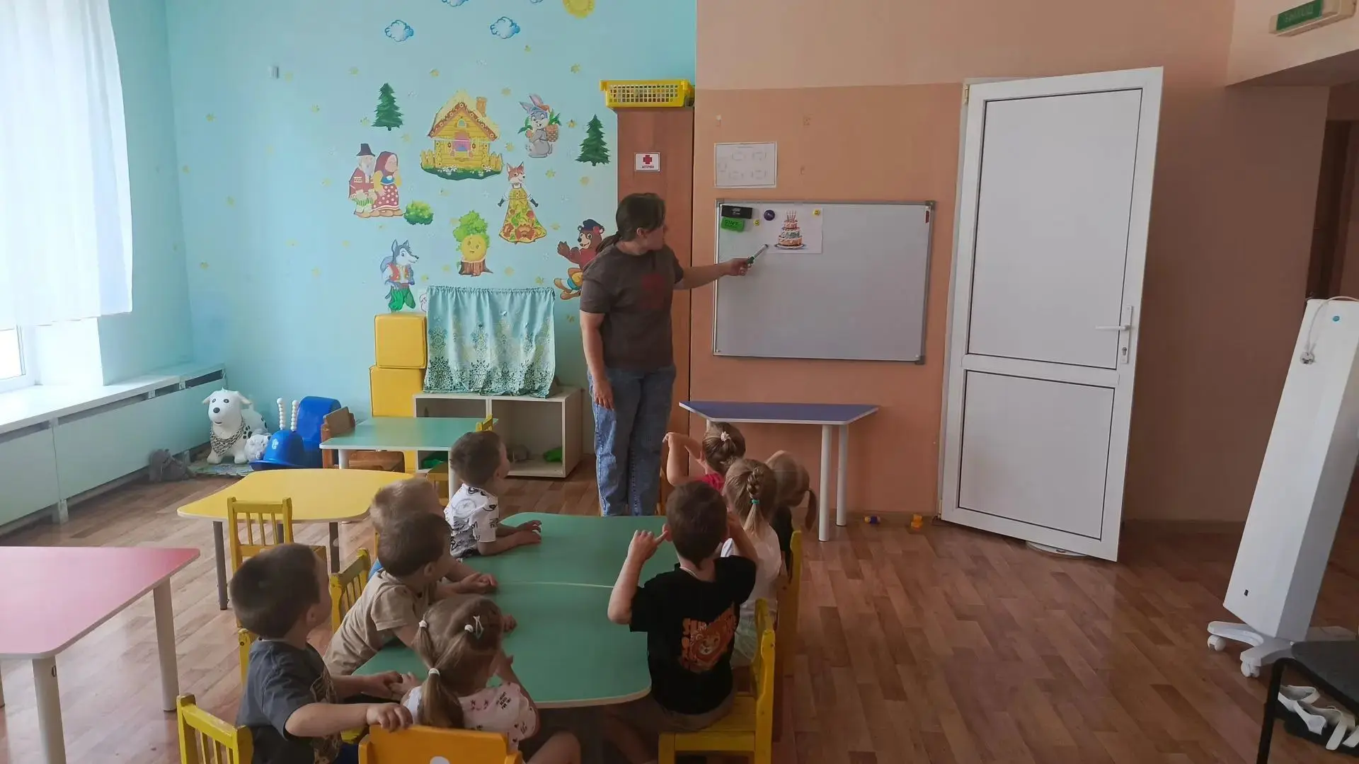 👆Интересный факт!!!Рекорд по количеству зажжённых свечей на торте-72 585.
🎂 Сегодня в группе "Нева