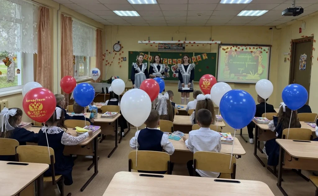 Вот и прозвенел долгожданный первый звонок для наших первоклассников. Школьный класс пр...
