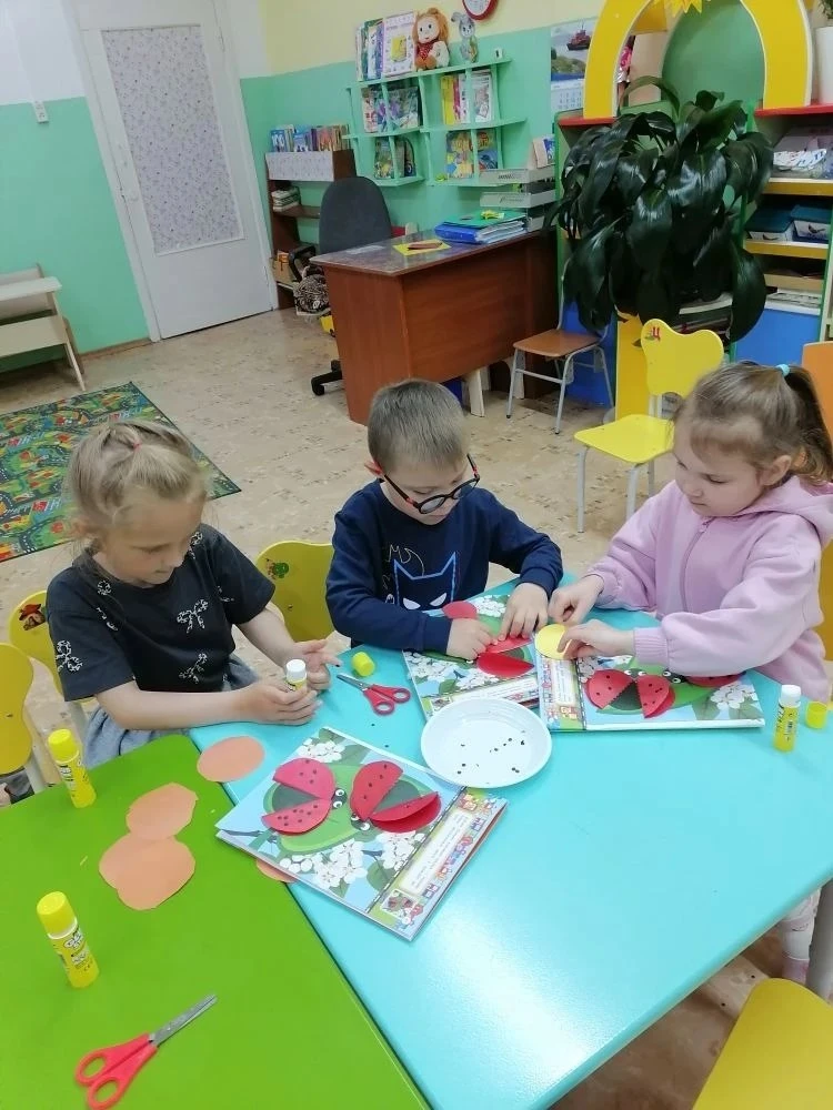 🐞 Наши маленькие исследователи из группы «Земляничка» с головой погрузились в удивительный мир насе