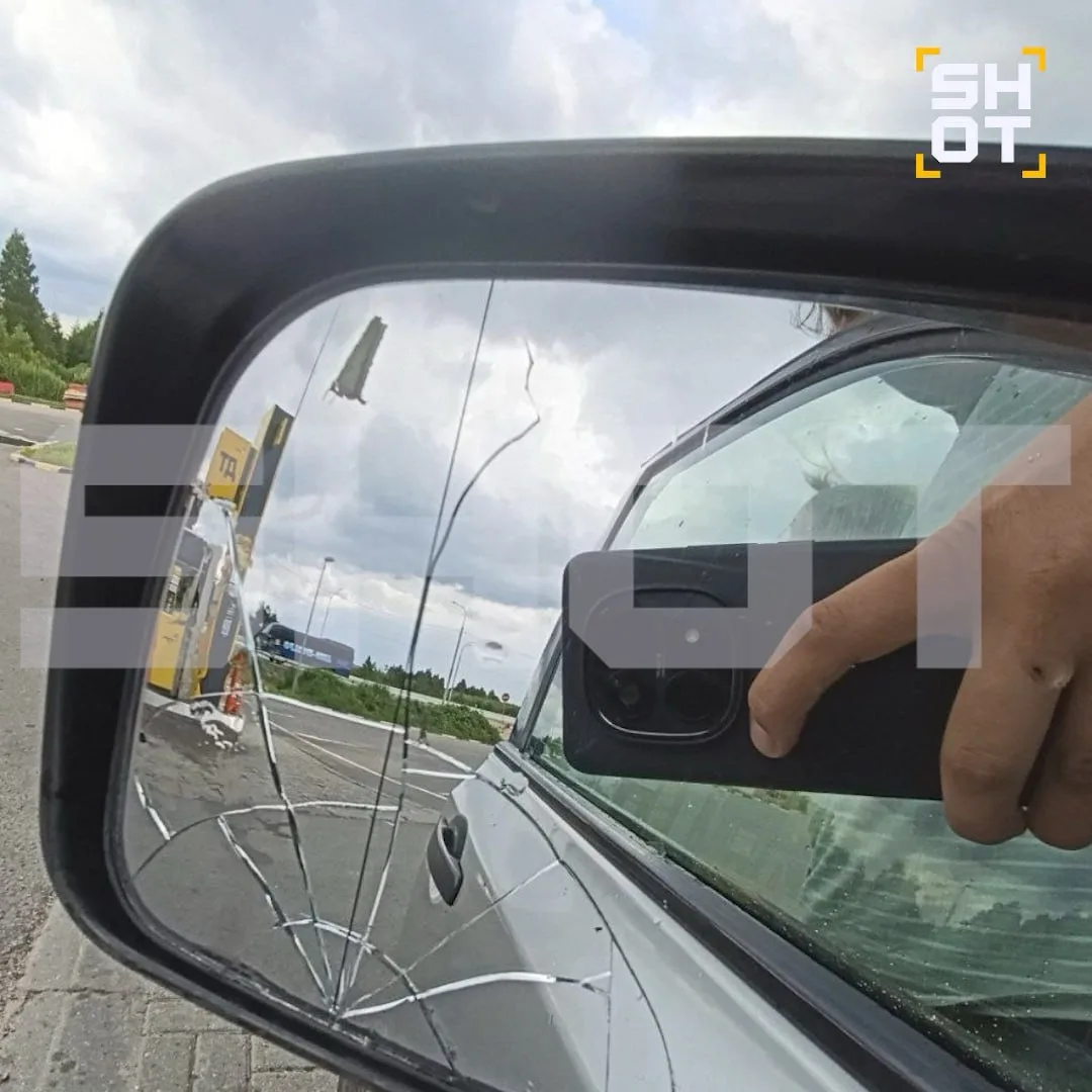 🤯 Непогода уже бушует недалеко от Химок. 

Крупный град разбил стёкла автомобилей на Новорижском шо