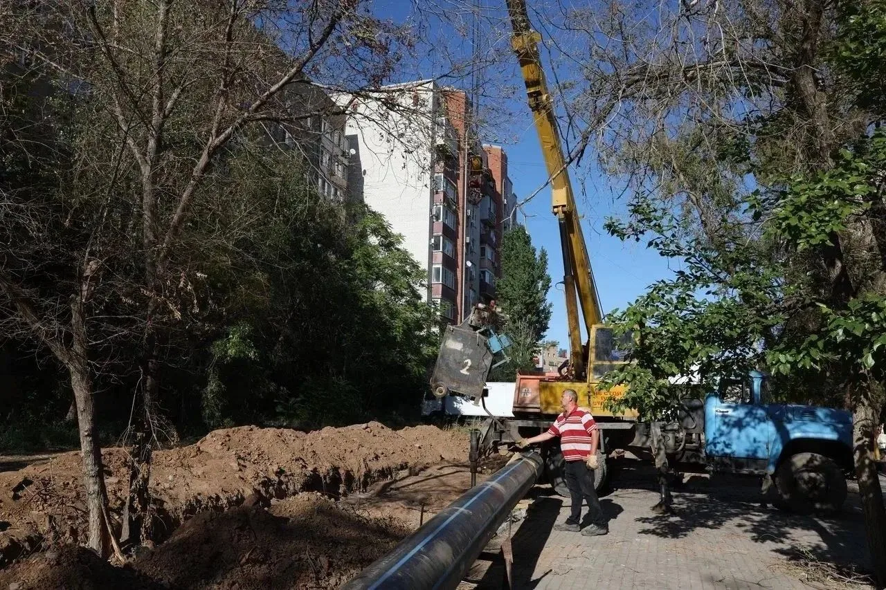 В Астрахани меняют участок трубопровода, чтобы снизить число аварий на сетях