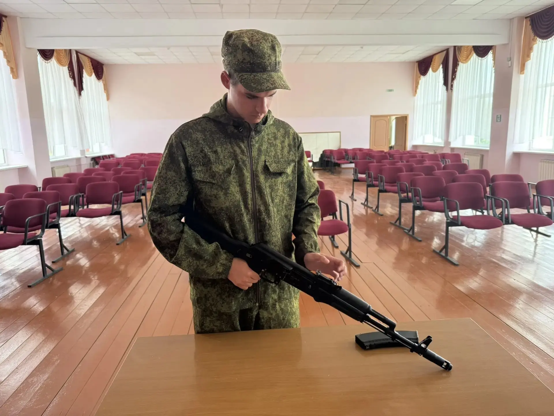 С 25  по 29 мая 2026 года юноши 10 класса нашей школы проходили  военно полевые учебные...