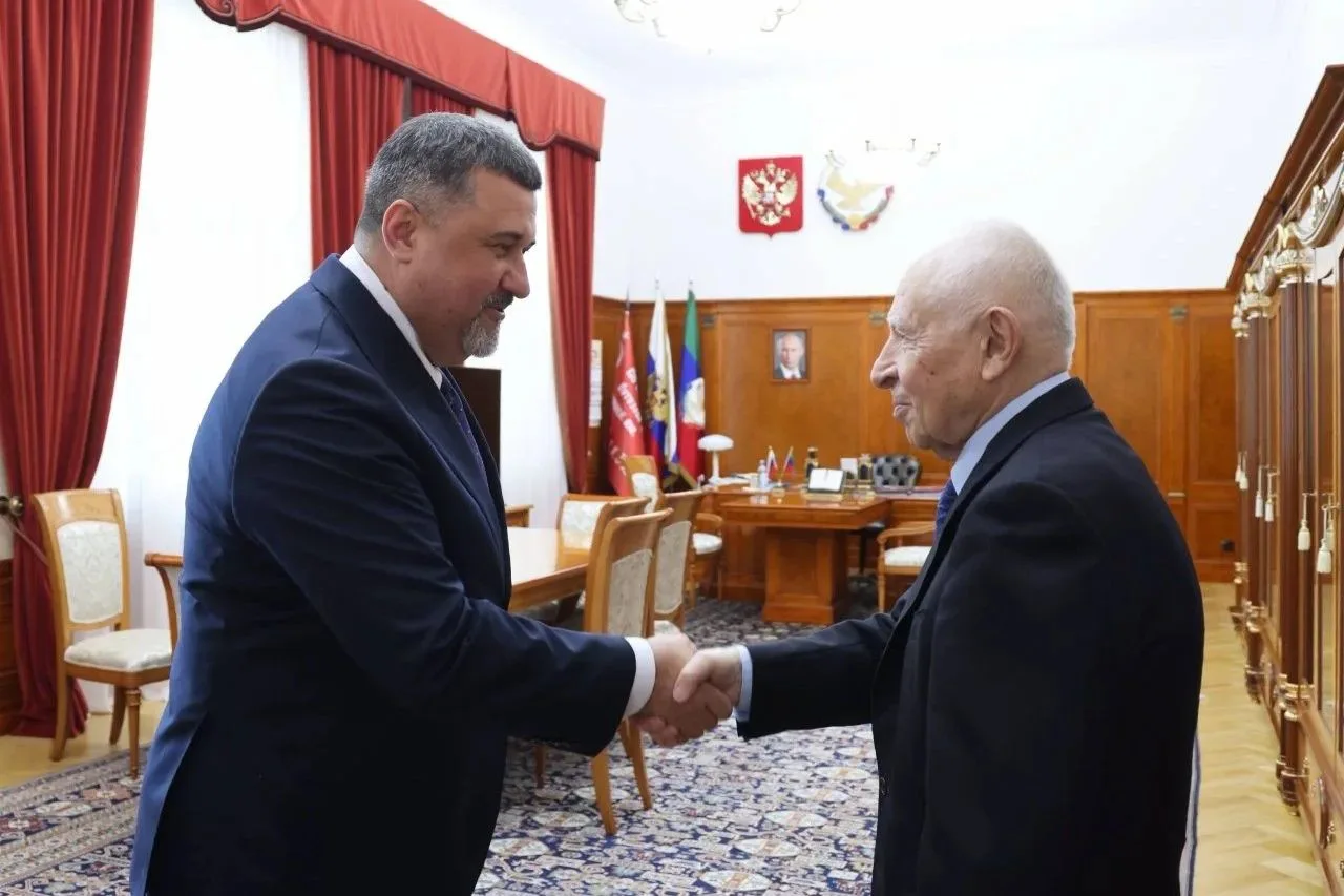 Фёдор Щукин поздравил с днём рождения первого президента Дагестана Муху Алиева.