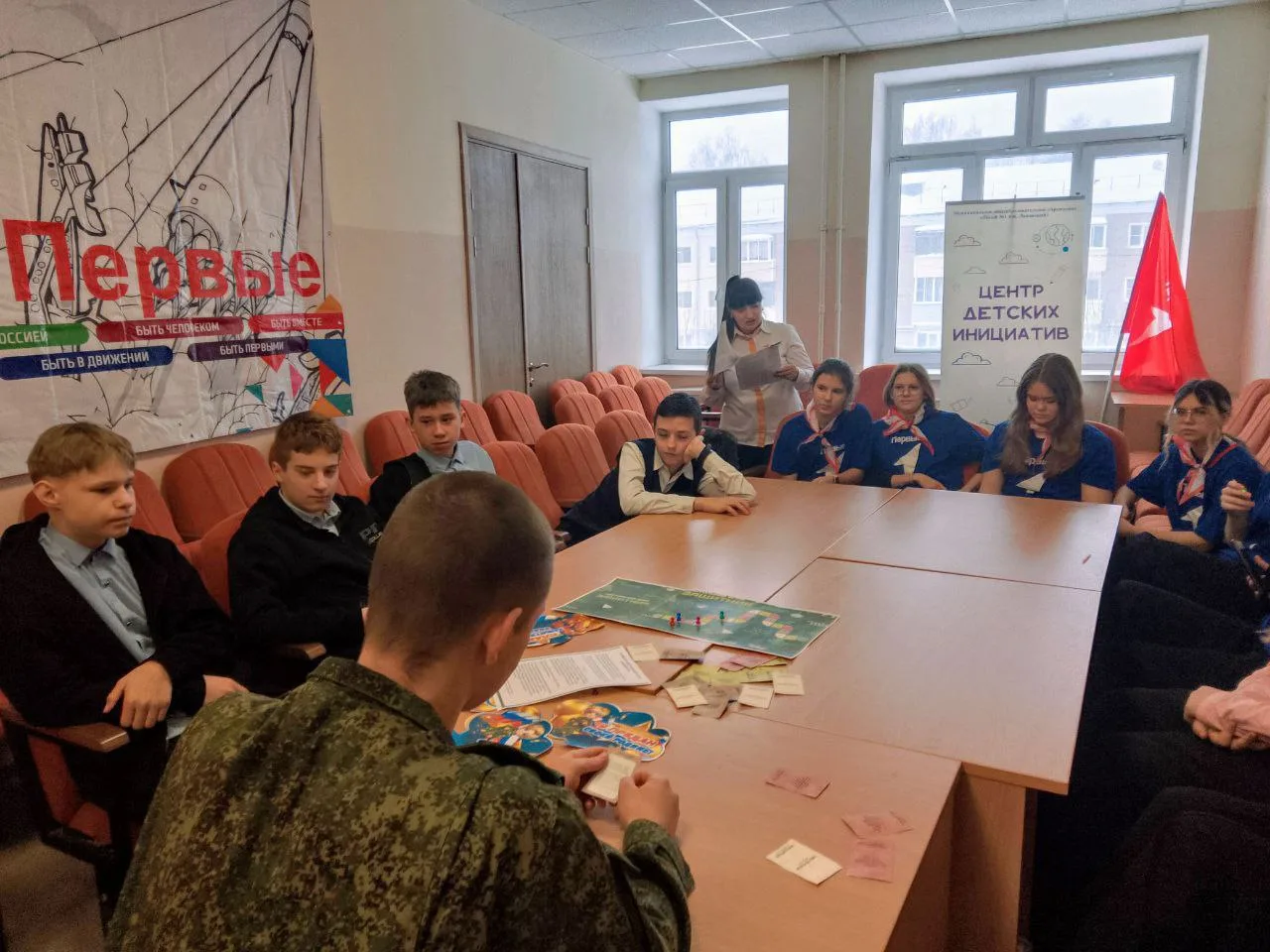 В преддверии  Дня защитника Отечества 🇷🇺 советник директора по воспитанию и взаимодействию с детским