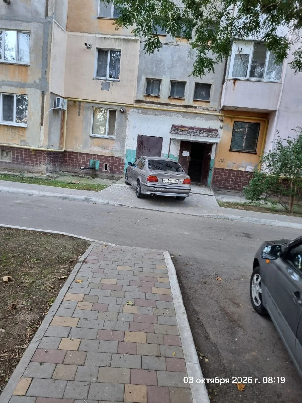 Вот как так можно парковаться? Что в голове у этого водителя? Армянск.