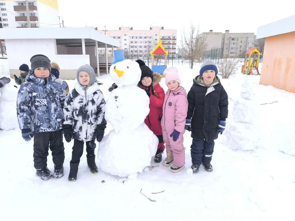 ЛЕПИМ СНЕГОВИКА!