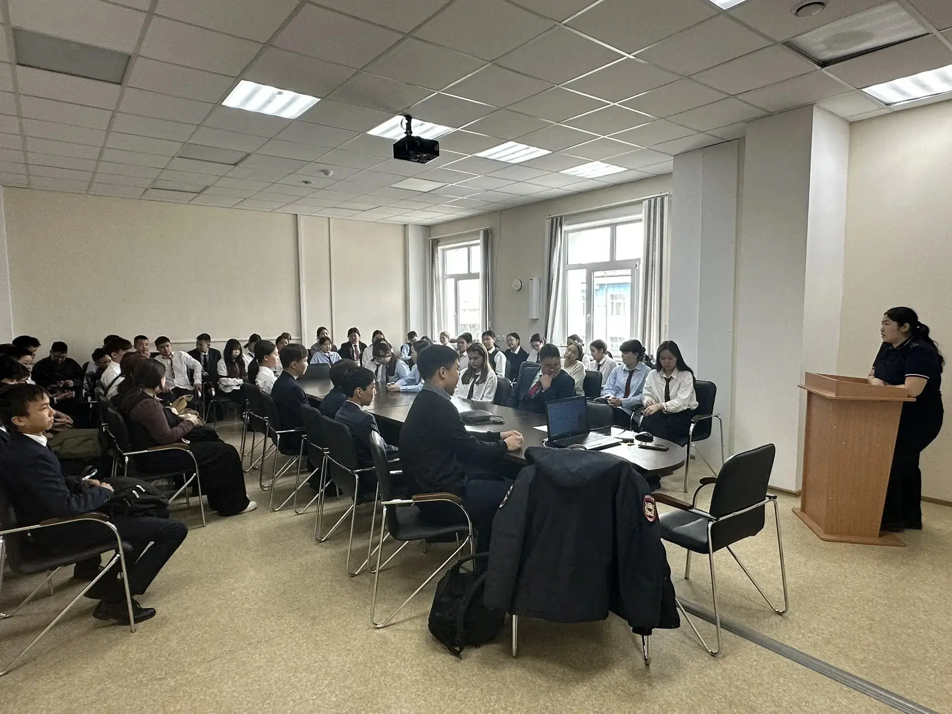 Профилактическая беседа с инспектором ПДН прошла в Усть-Ордынской гимназии-интернате