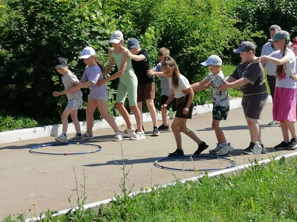 ДВЕНАДЦАТЫЙ ДЕНЬ В ЛАГЕРЕ: РОССИЯ, СПОРТ И ... УМЕЛЫЕ РУКИ! 🇷🇺💪🎨

Ну что, дорогие родители, вам 