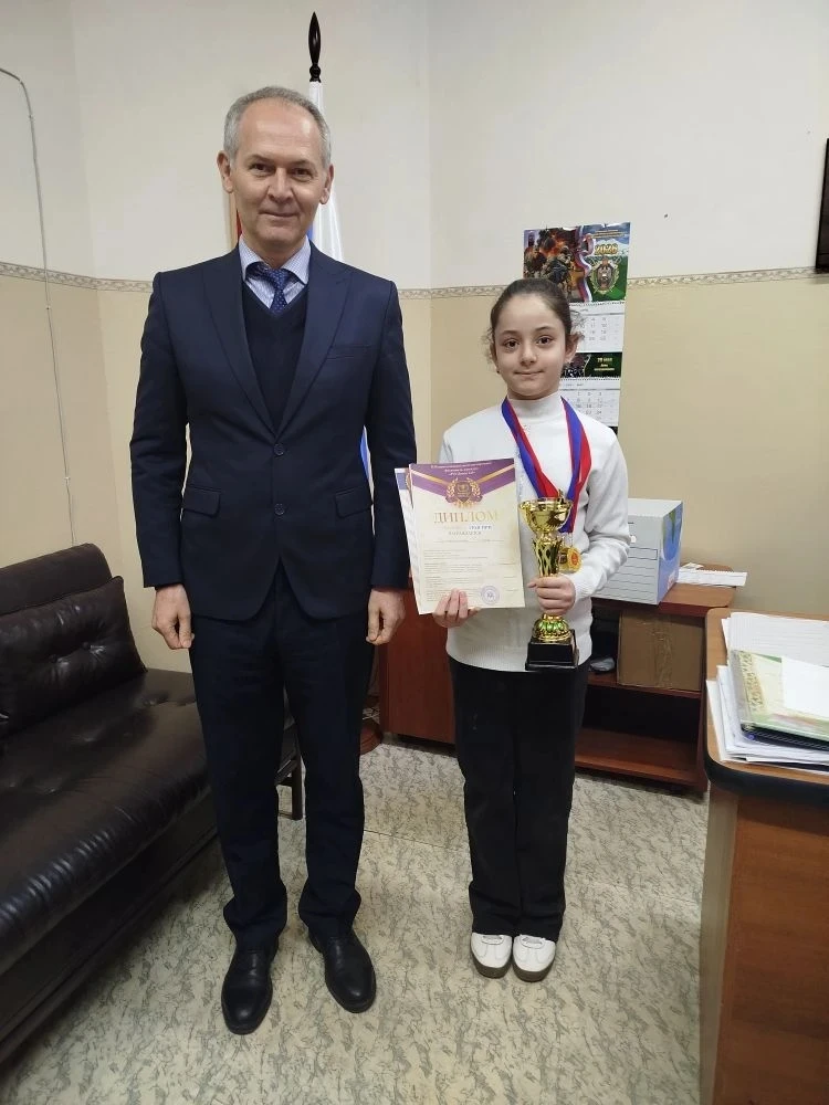 Ученицы 4" Д" класса Думанишева Дениза и Макуашева Камилла в составе хореографического коллектива "Ч