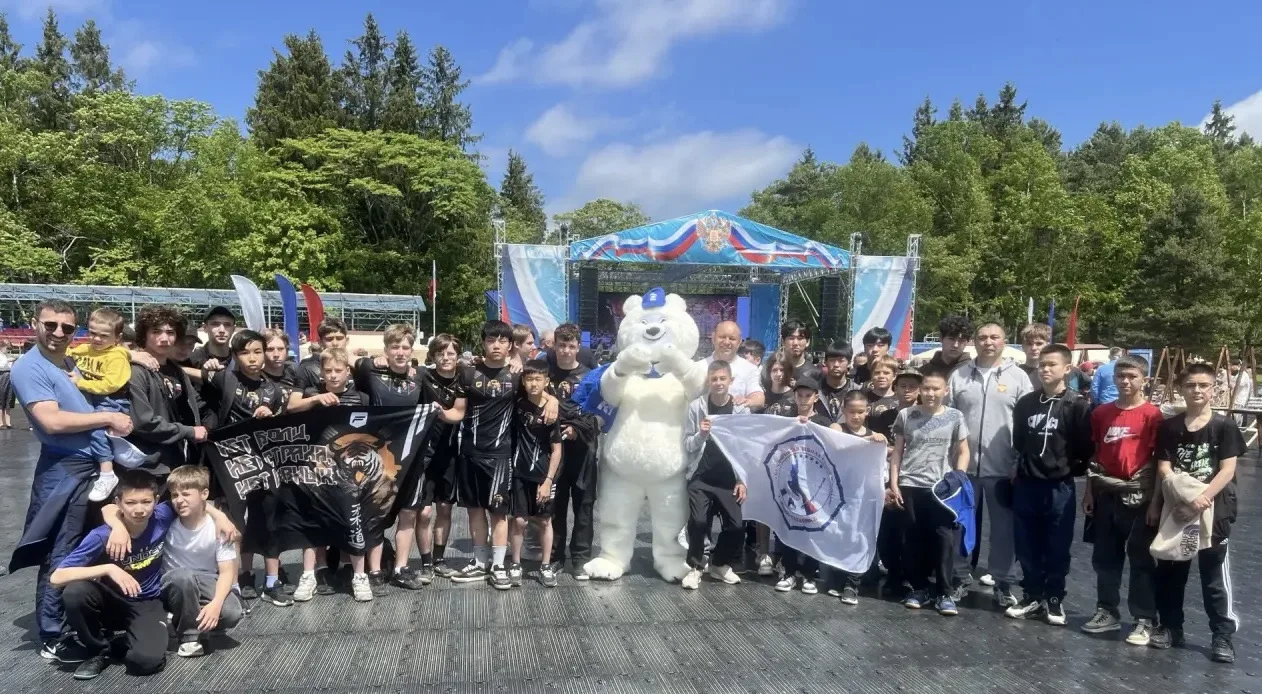 🎉 ОГАУ ДО «СШ самбо и дзюдо» активно отмечает День России! 🇷🇺

Сегодня мы разделились на две кома