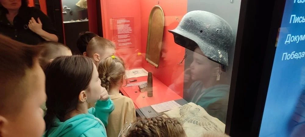 В преддверии **Дня Великой Победы** ребята из группы **«Теремок»** посетили Национальны...