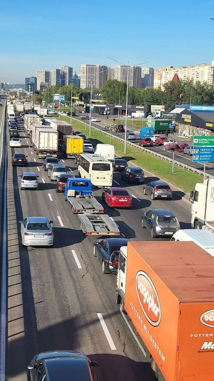 В Киеве снова прилёты по Южному мосту.