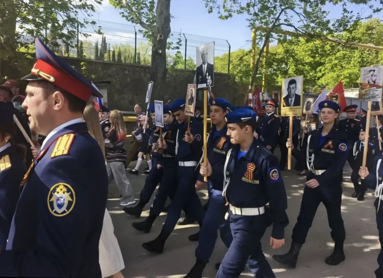 9 мая курсанты ВПК "Родная гавань" (руководитель Варавва С.В) МБОУ «Школа-лицей» №3 им.А.С.Макаренко