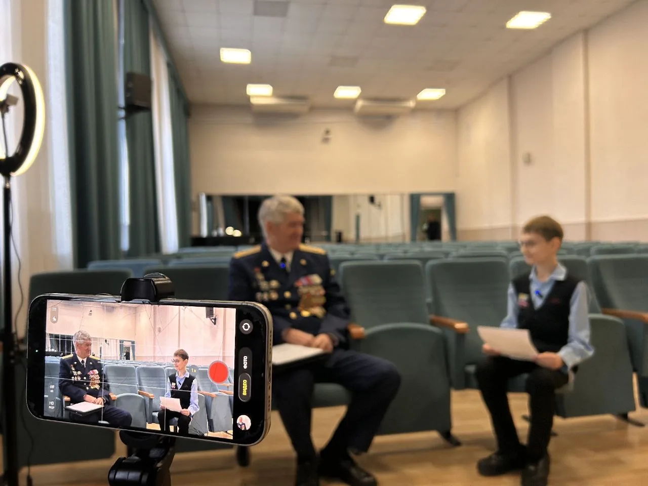Сегодня к нам в школу пришёл полковник запаса, Геннадий Александрович Поздняков!🎖  Медиацентр «Ракур