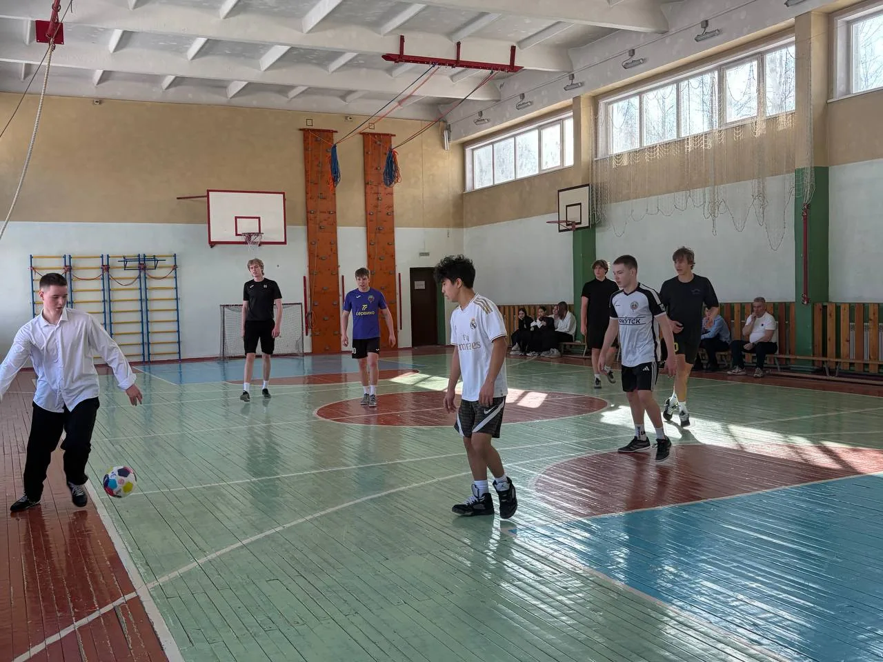 ⚽ 5 марта в рамках профилактической недели «Независимое детство!» прошел товарищеский матч между 10 