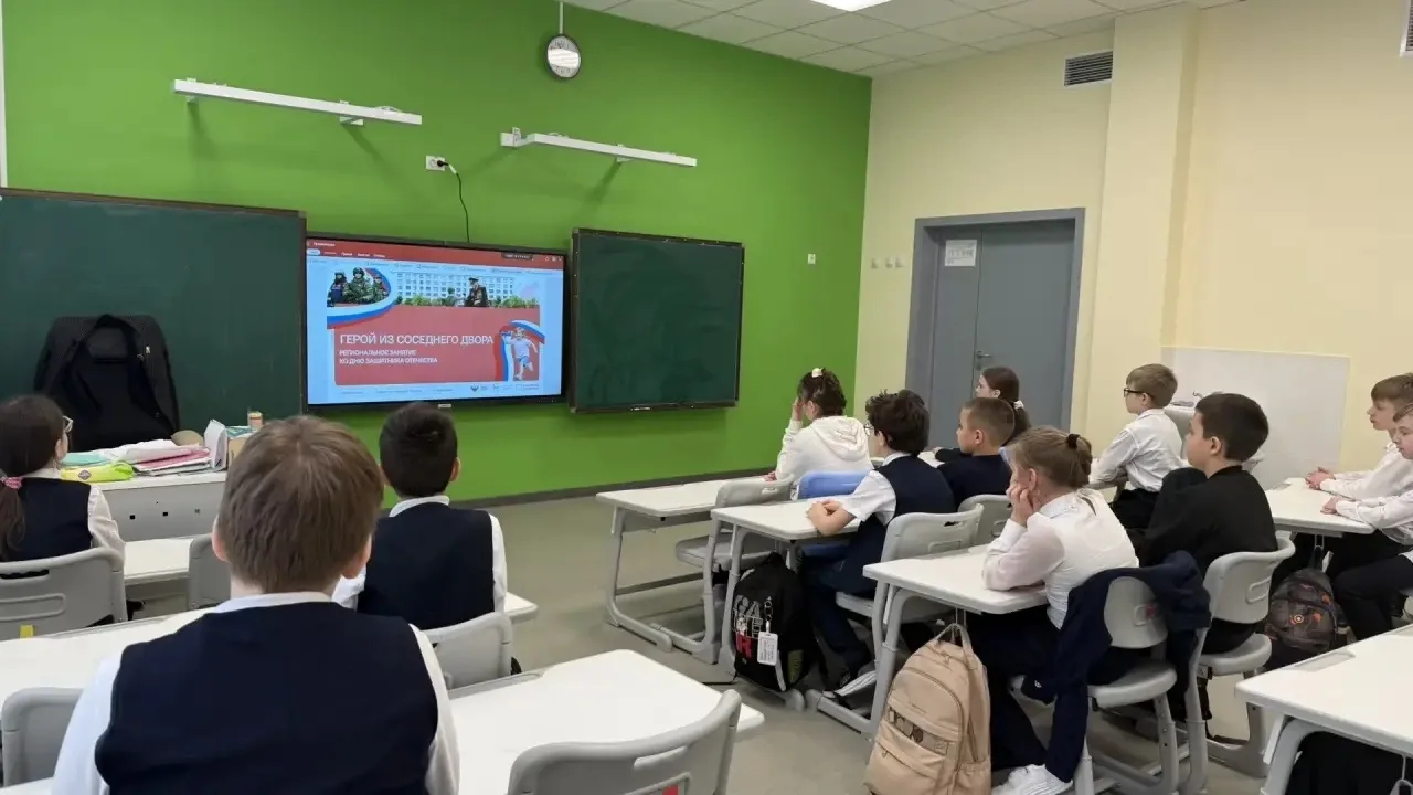 🇷🇺Сегодня в “Инженерно-технологической Школе No 32” в рамках проекта "Разговоры о важном" состоялись