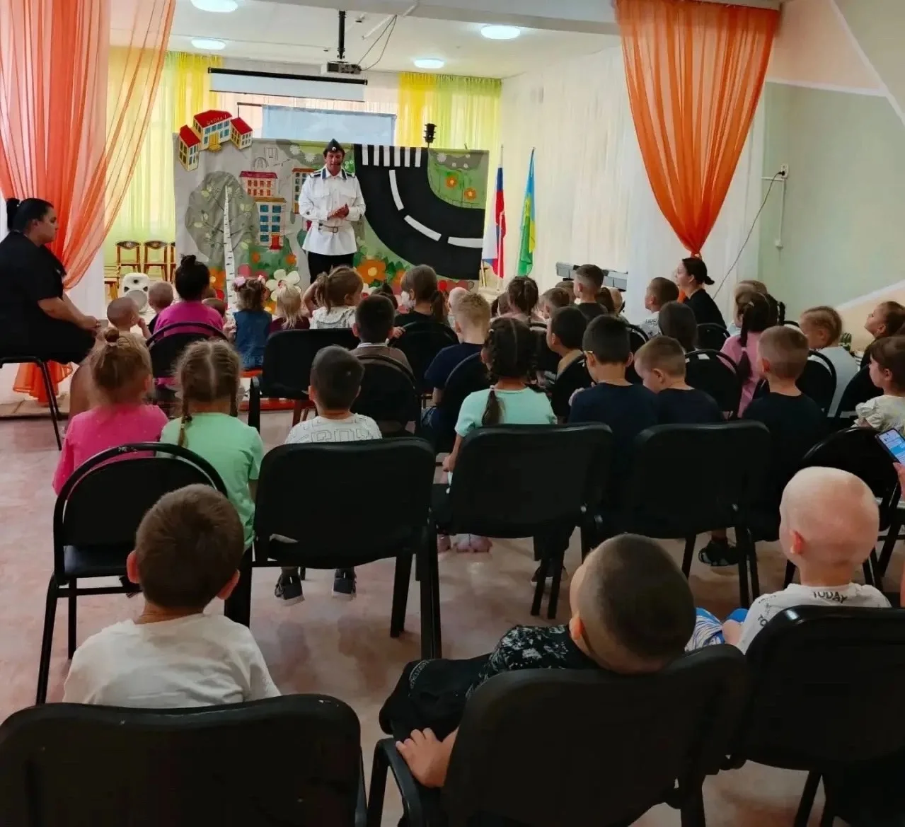 В рамках месячника безопасности детей, который проходит с 18 августа по 18 сентября, в ...