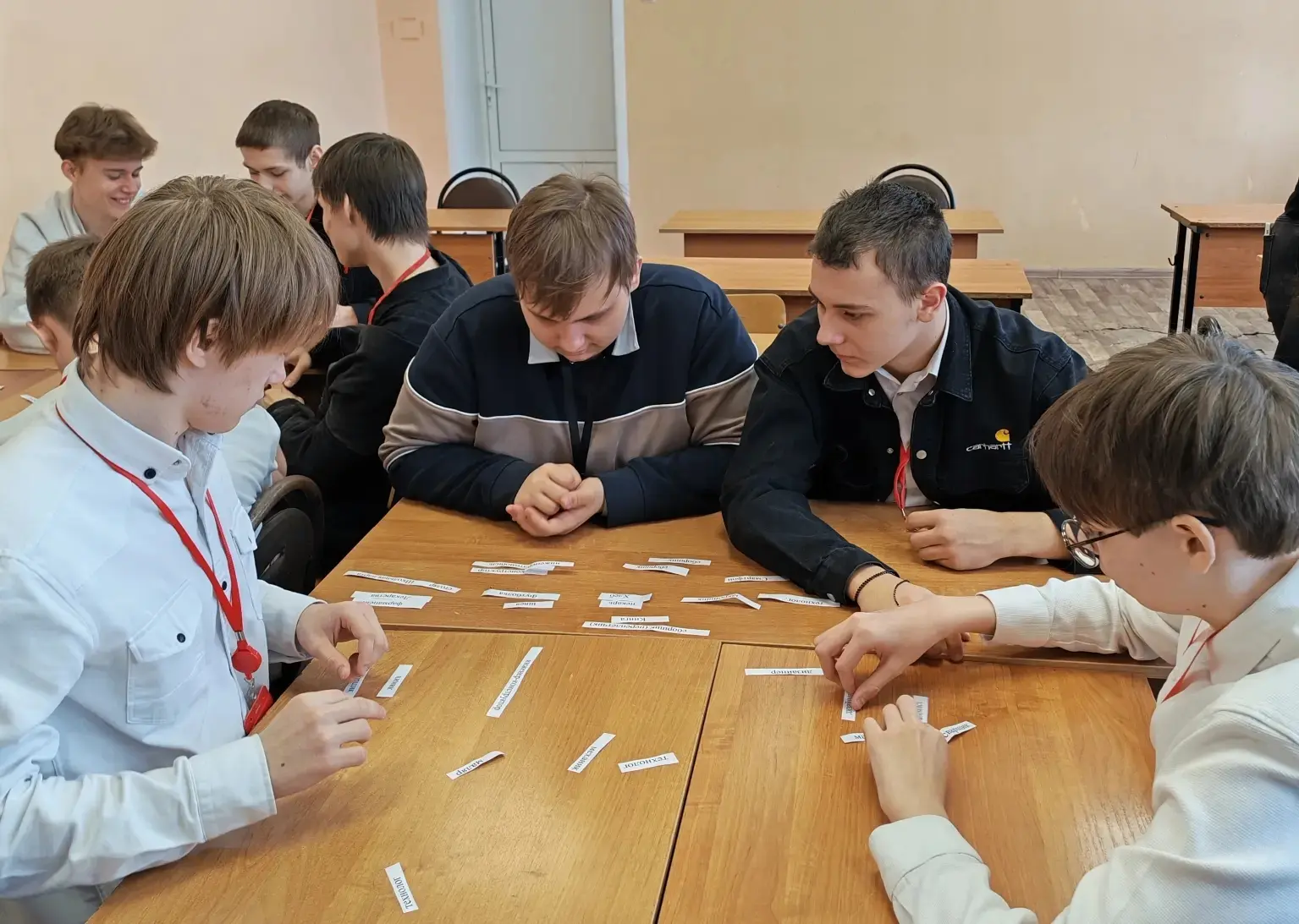 🇷🇺 Новая учебная неделя в КИИМО  Утро понедельника в нашем колледже началось по традиции — с торжест