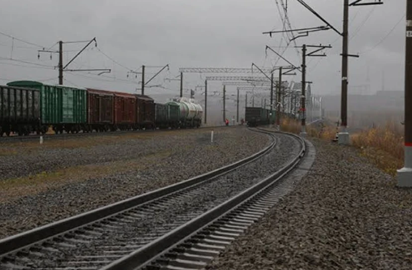 🚆 ⚠️ Поезд насмерть сбил женщину в Новосибирской области. По факту трагедии проводится...