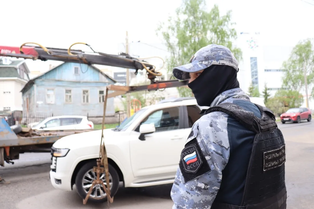 Архангелогородец из-за долгов лишился внедорожника Toyota Land Cruiser  В Соломбальском районном отд