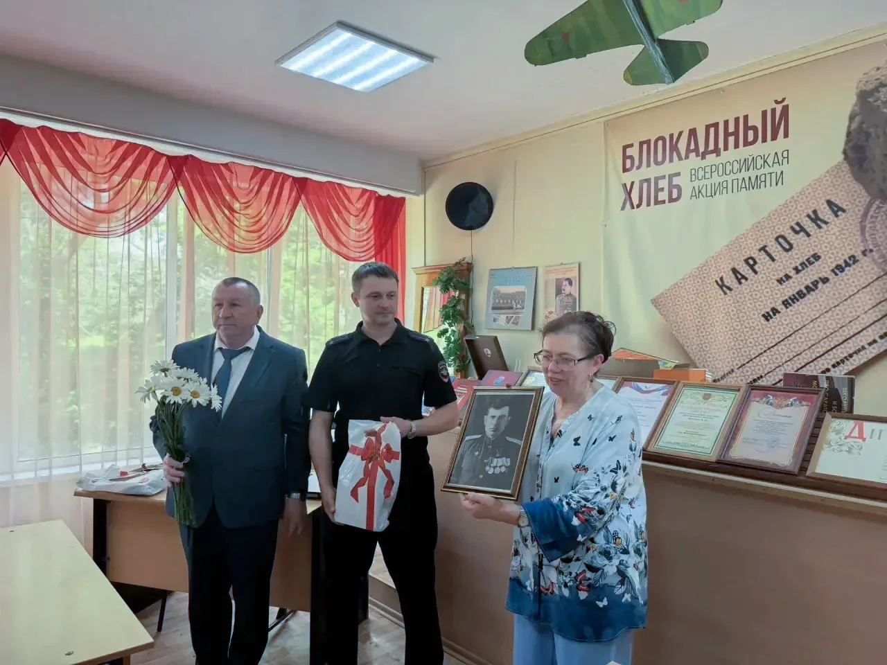 🇷🇺 Память оживает в наших сердцах: в Лицее 53 прошёл Урок мужества ко Дню России!

В преддверии од