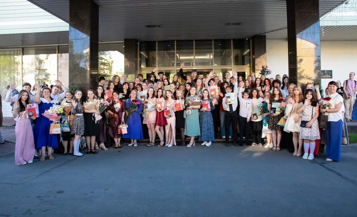 💟ВСПОМИНАЯ ВЫПУСКНОЙ💟 
 
💙Счастливые лица выпускников 2026 года, преподавателей и родителей, тепл